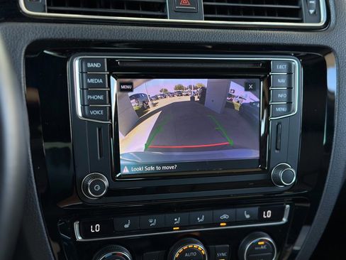 Used 2017 Volkswagen Jetta GLI image 6