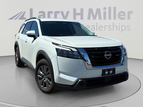 Used 2025 Nissan Pathfinder SV AWD/4WD image 7