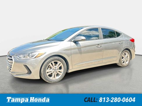 Used 2017 Hyundai Elantra SE FWD image 1