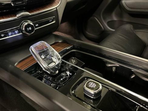 Certified 2023 Volvo XC60 B5 Ultimate w/ Climate Package AWD/4WD image 19