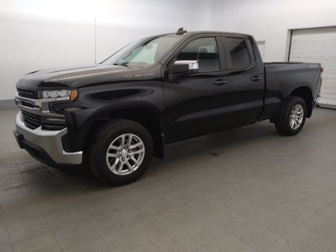 Used 2019 Chevrolet Silverado 1500 LT w/ All-Star Edition AWD/4WD image 2