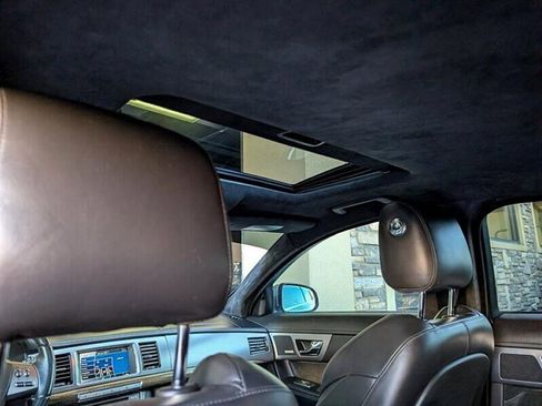 Used 2010 Jaguar XF R image 27