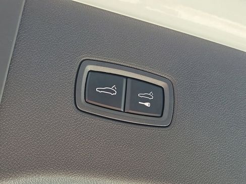 Certified 2025 Porsche Cayenne AWD/4WD image 18