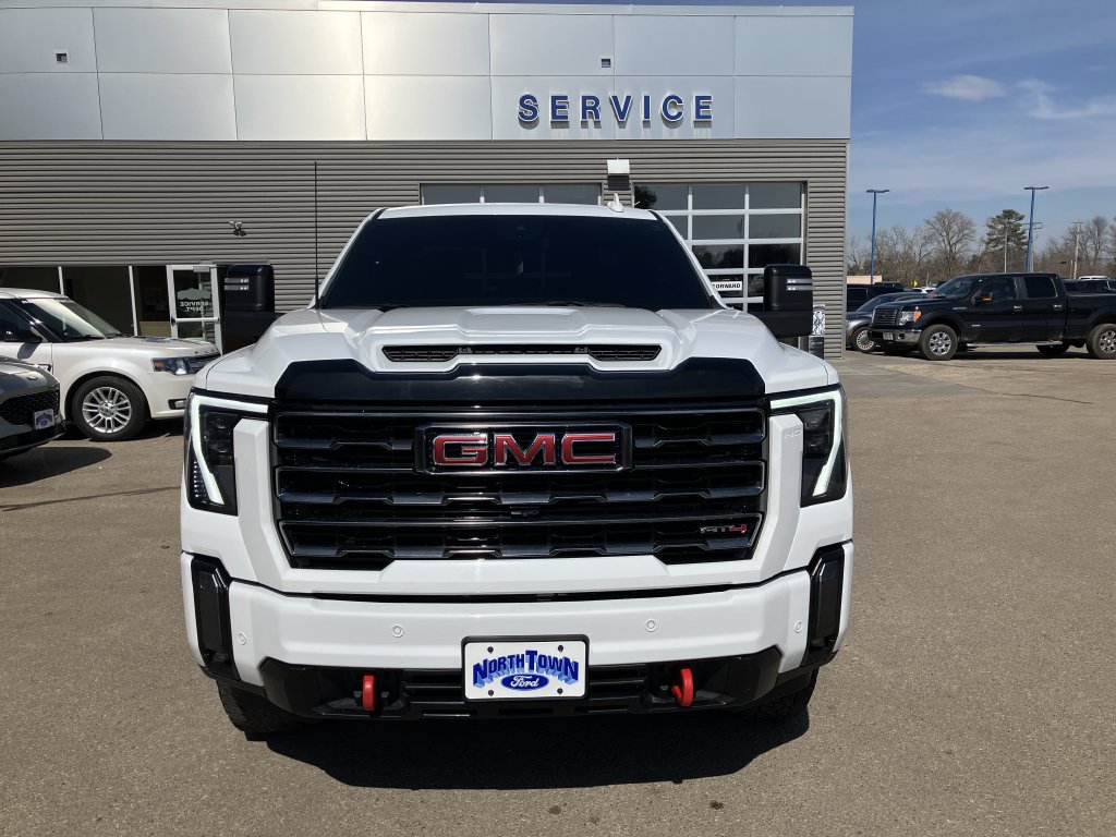 Used 2024 GMC Sierra 2500 AT4 AWD/4WD image 4
