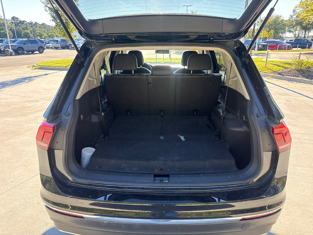 Used 2021 Volkswagen Tiguan SE FWD image 32