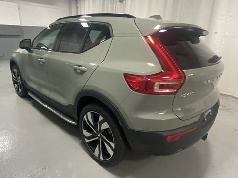 Certified 2025 Volvo XC40 B5 Ultra image 2