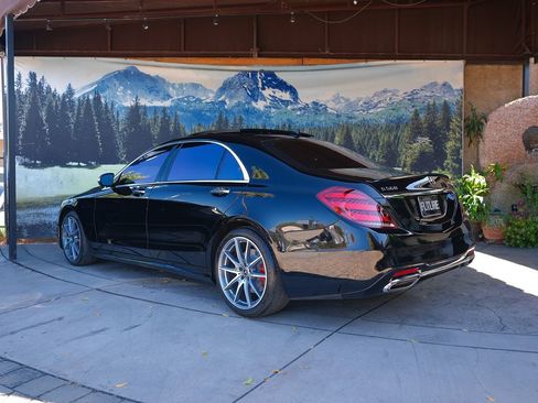 Used 2020 Mercedes-Benz S 560 Sedan image 4