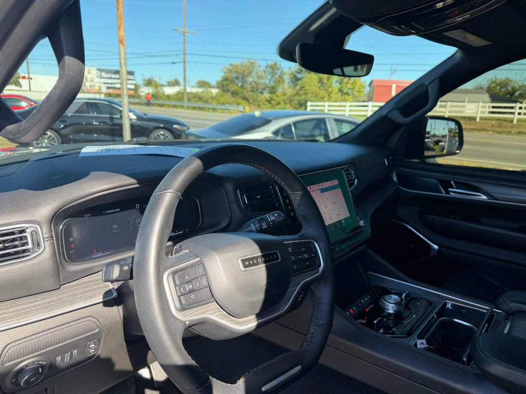 Used 2023 Jeep Wagoneer Series III w/ Premium Group I AWD/4WD image 10