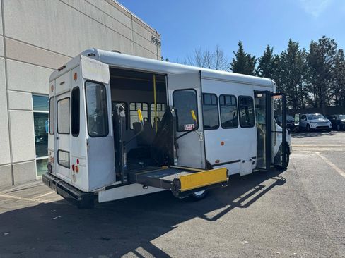 Used 2014 Ford E-450 and Econoline 450 Super Duty w/ Shuttle Bus Prep Package image 16