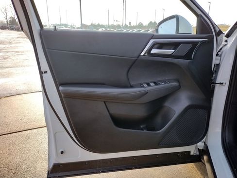 Used 2024 Mitsubishi Outlander SE image 9