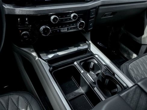 Used 2025 Ford F250 Platinum w/ Platinum Plus Package image 19