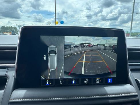Used 2024 GMC Yukon SLT w/ SLT Luxury Package RWD image 31