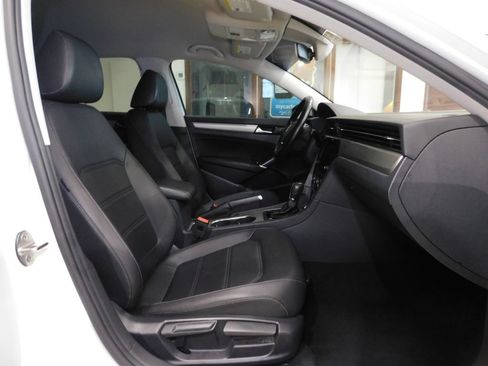 Used 2020 Volkswagen Passat 2.0T SE FWD image 59