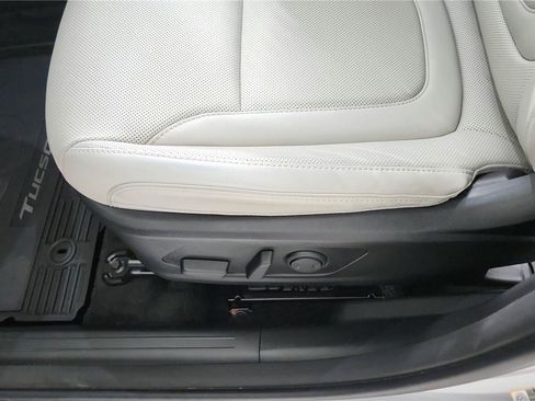 Used 2024 Hyundai Tucson Limited AWD/4WD image 11