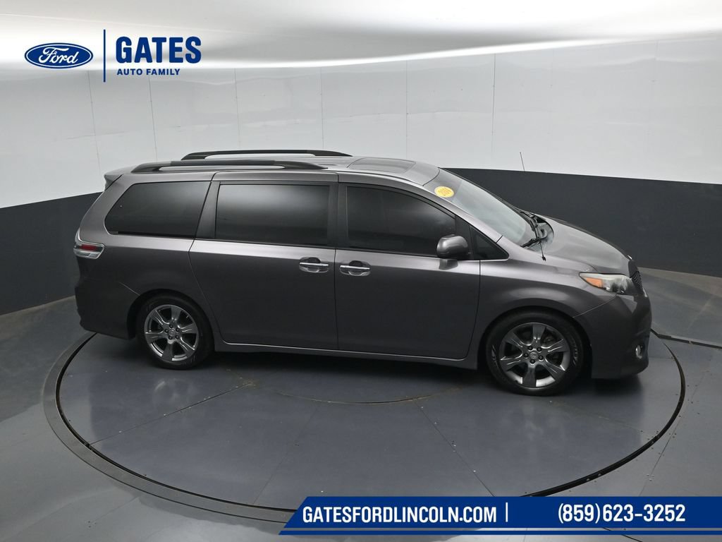 Used 2014 Toyota Sienna SE FWD image 45
