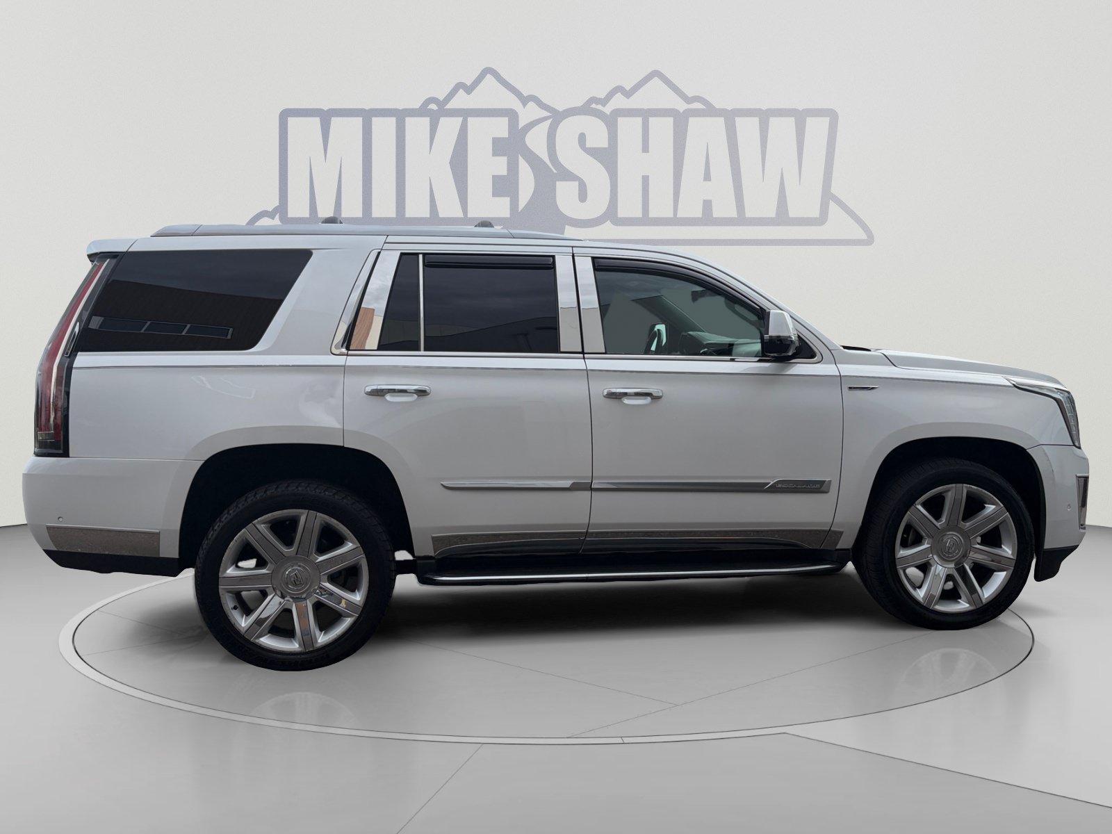 Used 2017 Cadillac Escalade Luxury AWD/4WD image 6