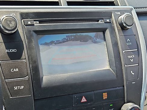 Used 2017 Toyota Camry LE FWD image 18