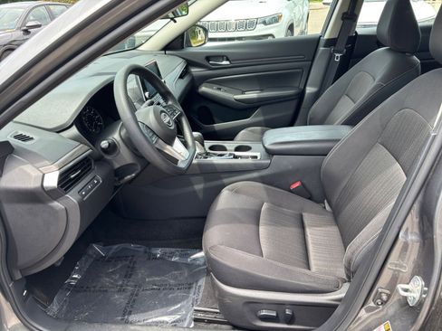 Used 2025 Nissan Altima 2.5 SV FWD image 27