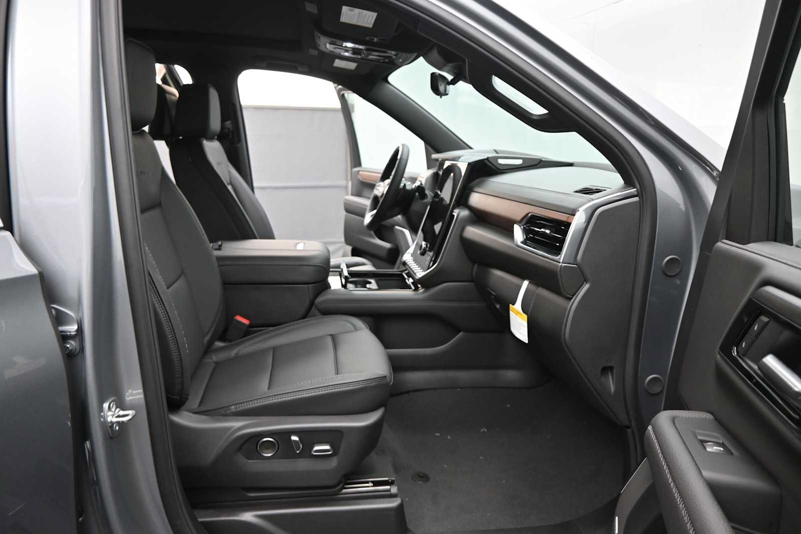 New 2027 GMC Yukon Denali w/ Denali Reserve Package AWD/4WD image 16