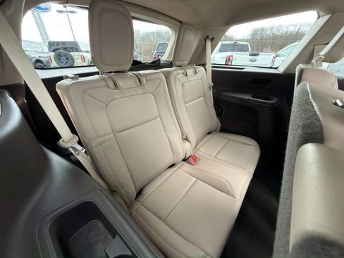 Used 2023 Lincoln Aviator Reserve w/ Equipment Group 201A image 11