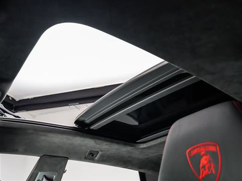 Used 2019 Lamborghini Urus image 17