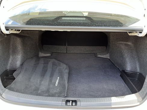 Used 2025 Toyota Corolla LE image 27