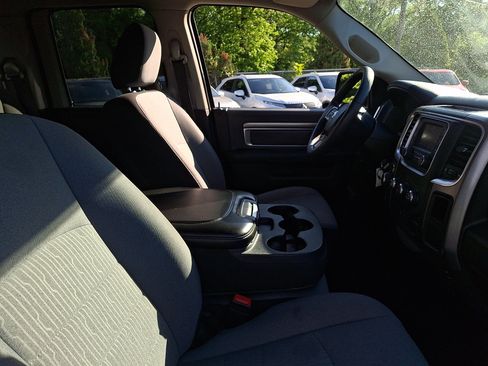 Used 2024 RAM 1500 Classic SLT AWD/4WD image 11