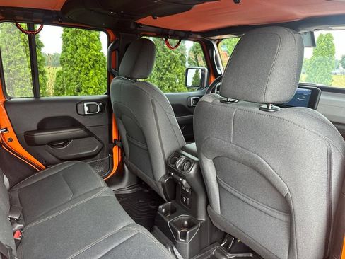 Used 2025 Jeep Wrangler Unlimited Sahara w/ Safety Group AWD/4WD image 31