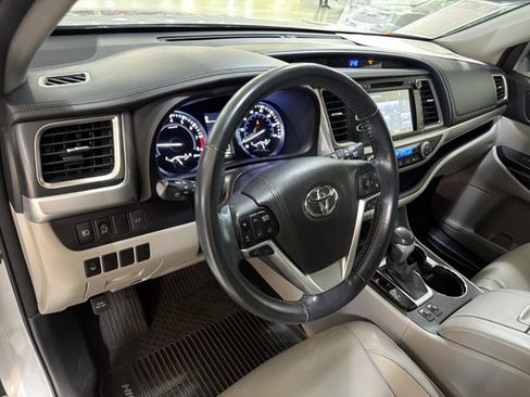 Used 2017 Toyota Highlander XLE FWD image 9
