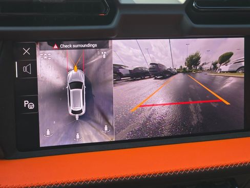 Used 2025 Lamborghini Urus SE AWD/4WD image 46