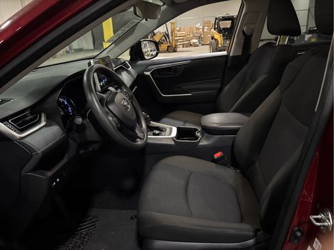Certified 2025 Toyota RAV4 LE AWD/4WD image 9