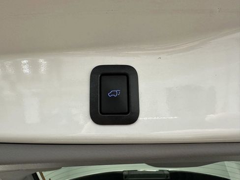 Used 2018 Toyota Highlander Limited AWD/4WD image 31