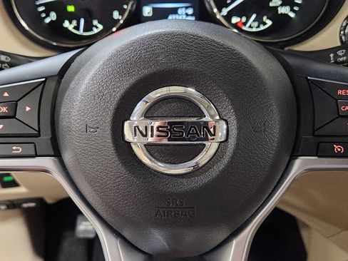 Used 2017 Nissan Rogue SV FWD image 48