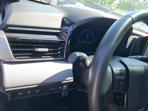 Used 2025 Toyota Camry SE FWD image 18