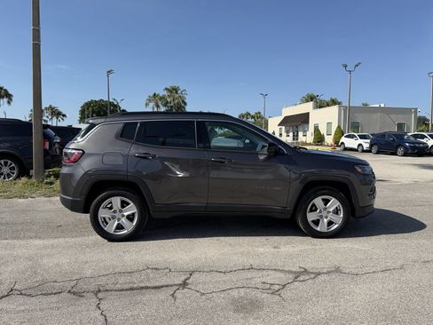 Used 2022 Jeep Compass Latitude w/ Convenience Group AWD/4WD image 4