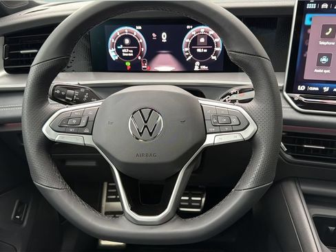 New 2026 Volkswagen Tiguan SE R-Line FWD image 12