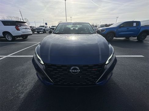 Used 2023 Nissan Altima 2.5 SR w/ SR Premium Package image 27