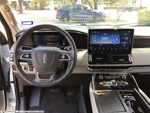 Used 2023 Lincoln Navigator Reserve AWD/4WD image 9