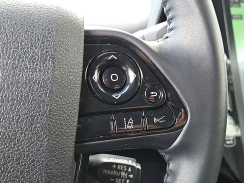 Used 2022 Toyota Prius Prime XLE image 25