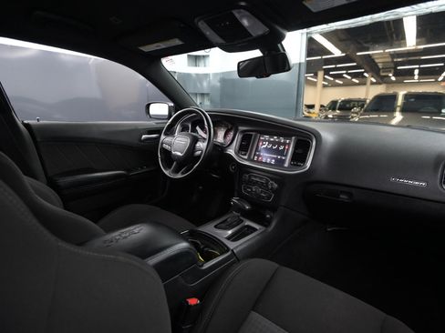 Used 2022 Dodge Charger R/T w/ Blacktop Package image 47