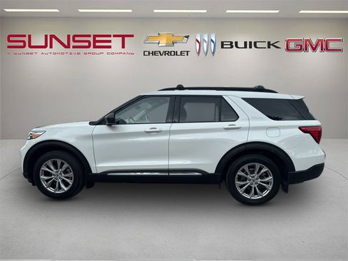 Used 2020 Ford Explorer XLT w/ Equipment Group 202A AWD/4WD image 7