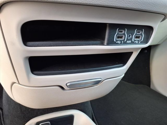 Used 2024 Chrysler Pacifica Touring-L FWD image 24