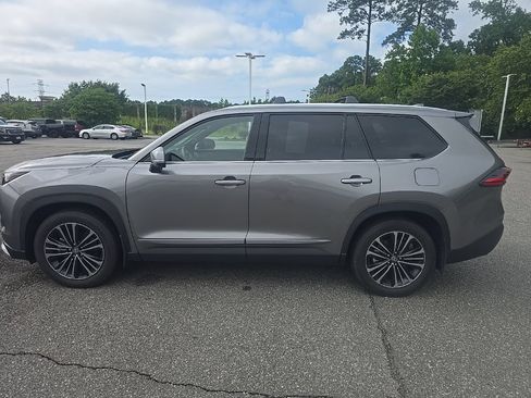 Used 2025 Toyota Grand Highlander AWD Hybrid image 8
