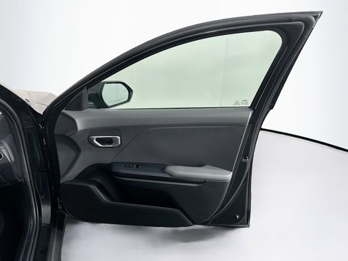 Used 2025 Kia K4 LXS image 32