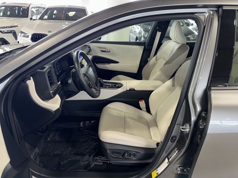 Used 2025 Toyota Crown Limited image 18