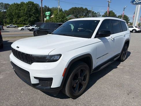 Used 2024 Jeep Grand Cherokee L Altitude image 3