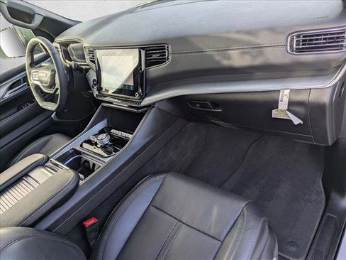 Used 2024 Jeep Wagoneer L Series II image 23