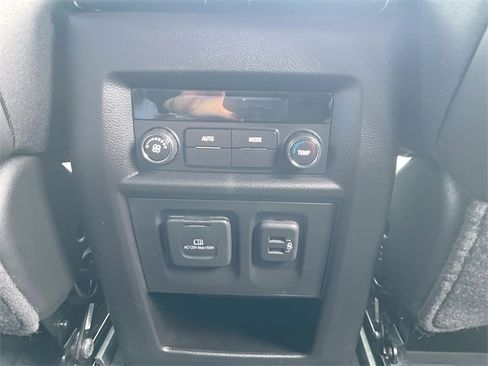 Certified 2023 Chevrolet Traverse LT w/ LT Premium Package image 21