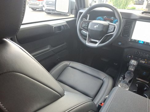 New 2025 Ford Bronco Badlands image 9