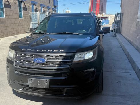 Used 2018 Ford Explorer XLT w/ Equipment Group 202A FWD image 8